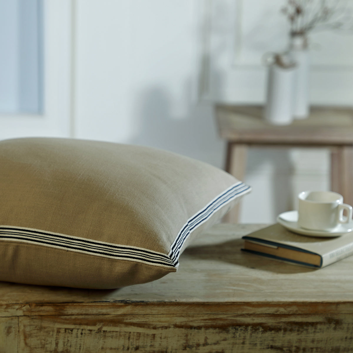 Cushion in cotton canvas VICTOR 60x40