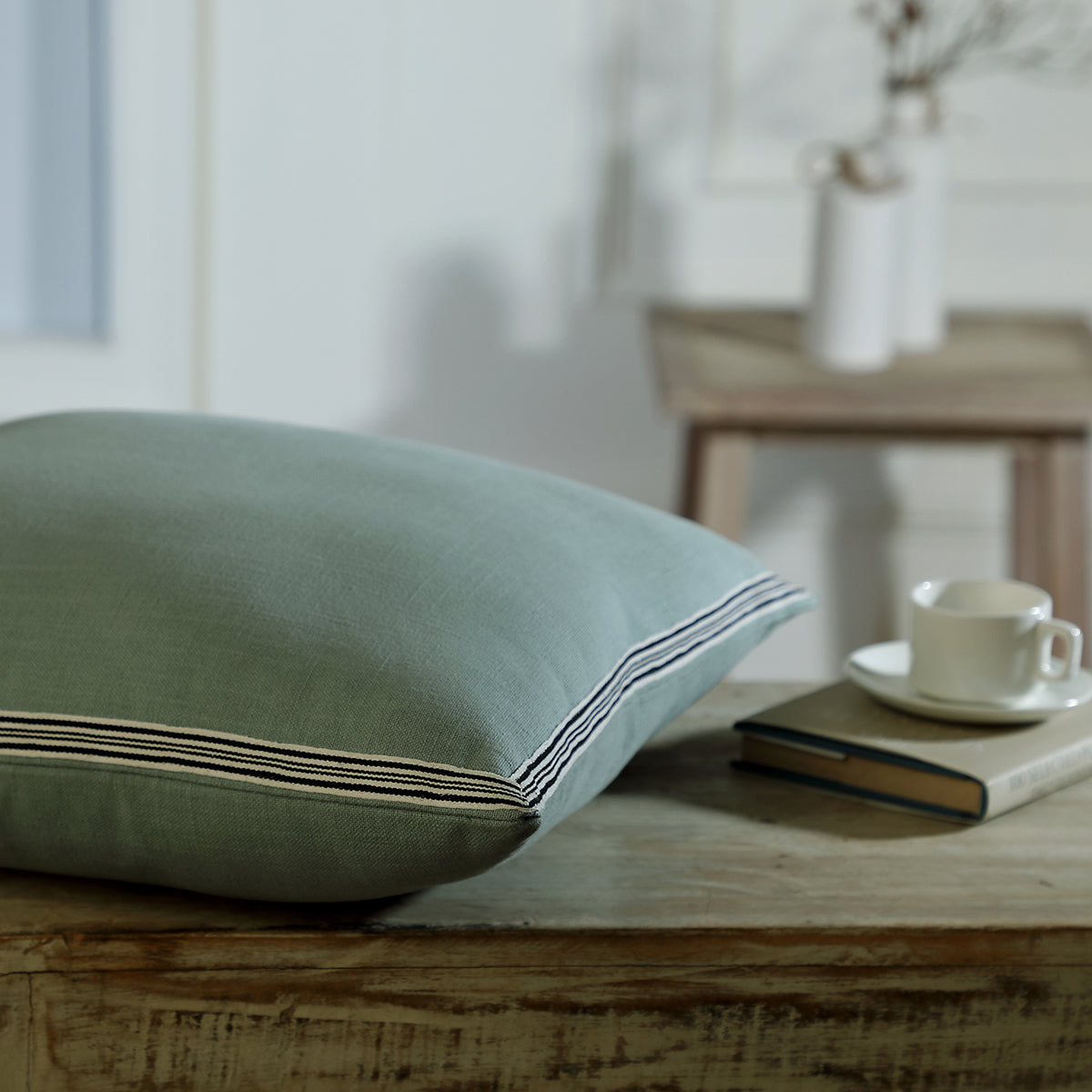 Cushion in cotton canvas VICTOR 60x40