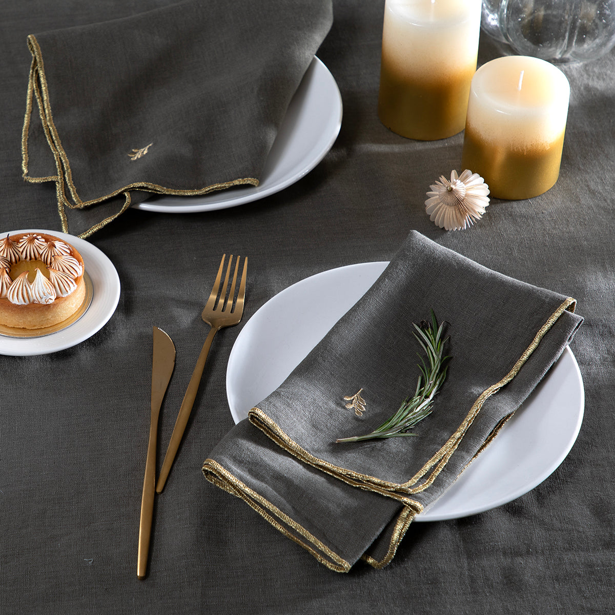 Nappe + 4 serviettes lin lavé 150x250 CAMILLE - vert kaki / or