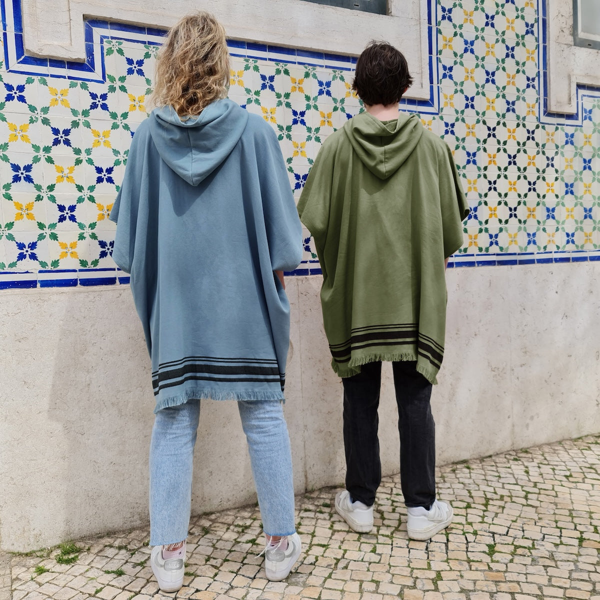 Poncho éponge coton bleu orage / noir FARO - 100x88 cm