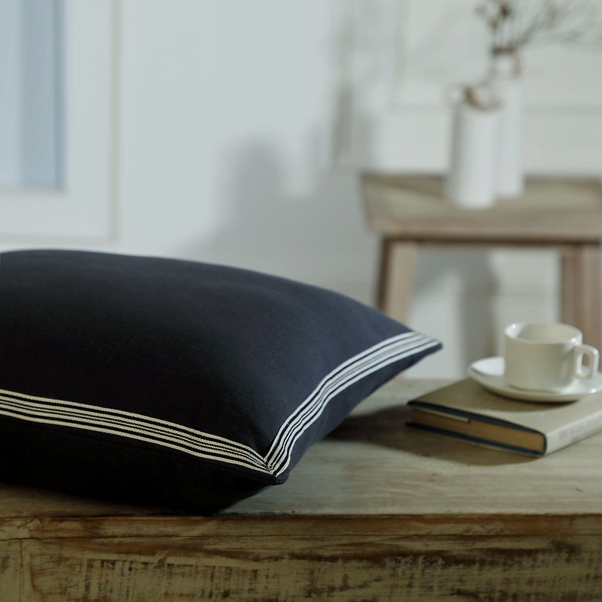 Cushion in cotton canvas VICTOR 60x40