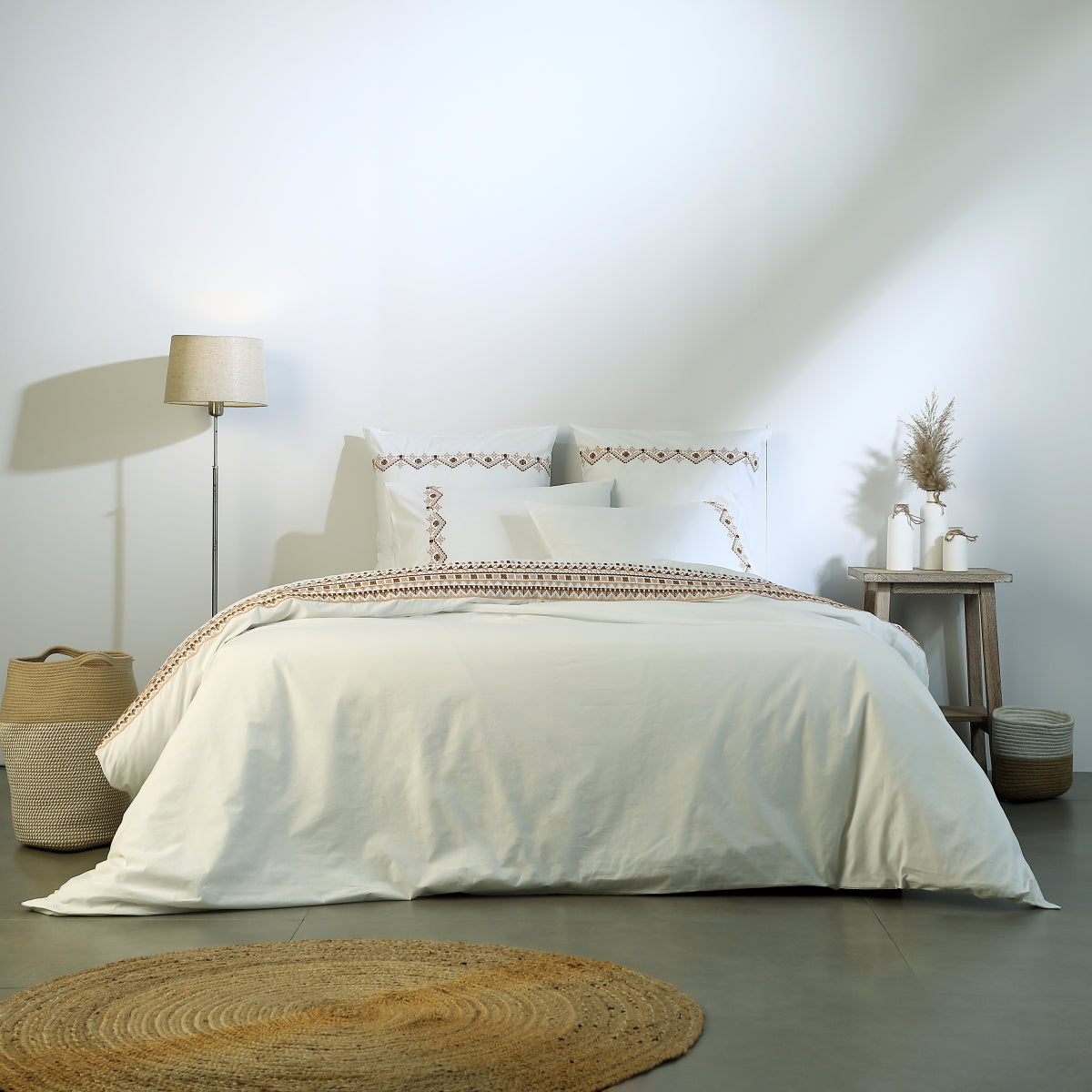 Drap plat brodé percale de coton 240x300 NORA