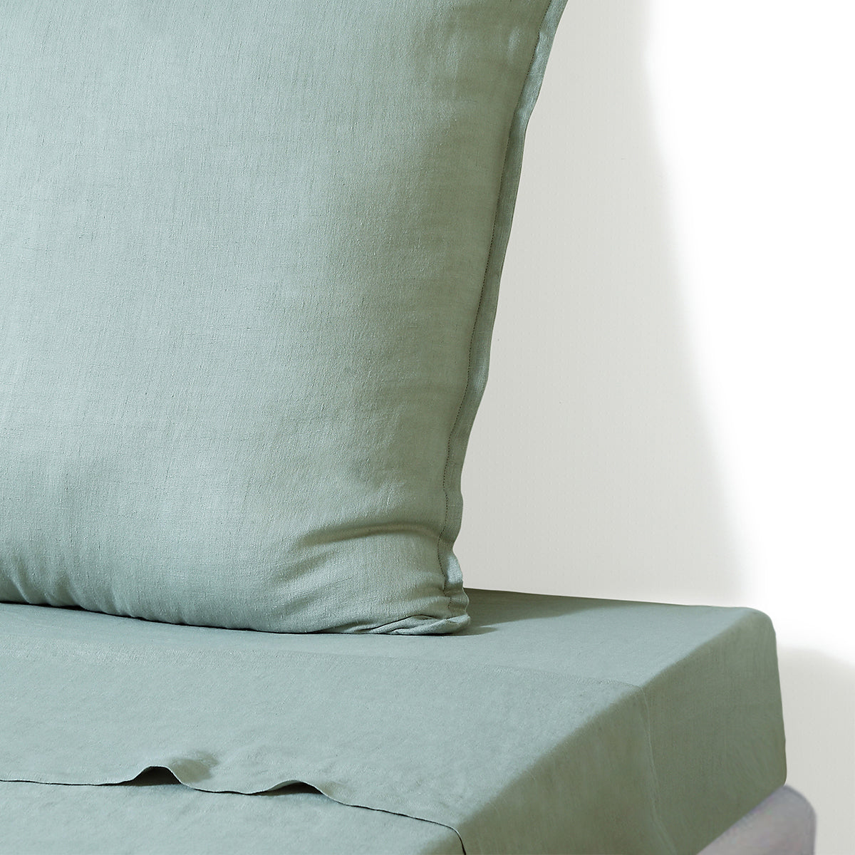 Drap plat lin lavé 240x300 CAMILLE - vert céladon