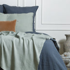 Jeté de lit lin lavé 180x250 CAMILLE - vert céladon