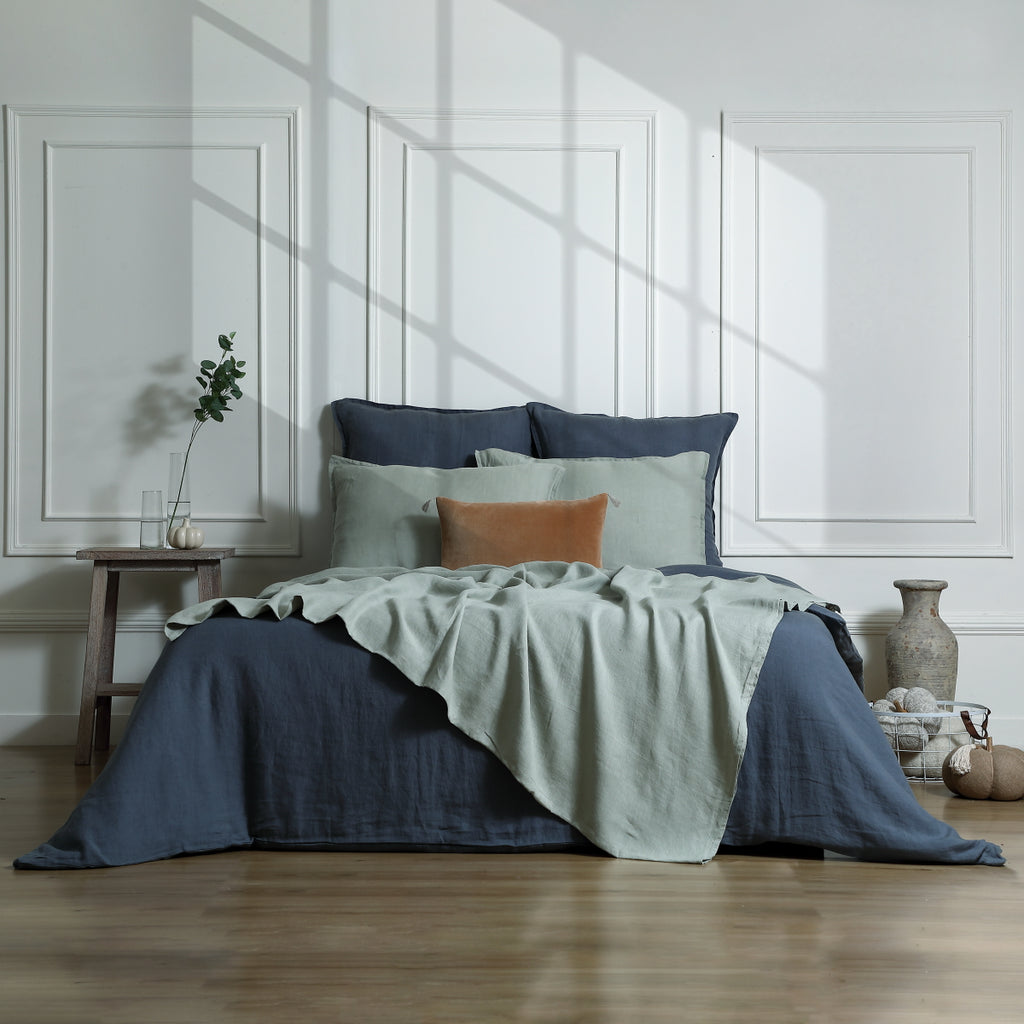 Jeté de lit lin lavé 180x250 CAMILLE - vert céladon