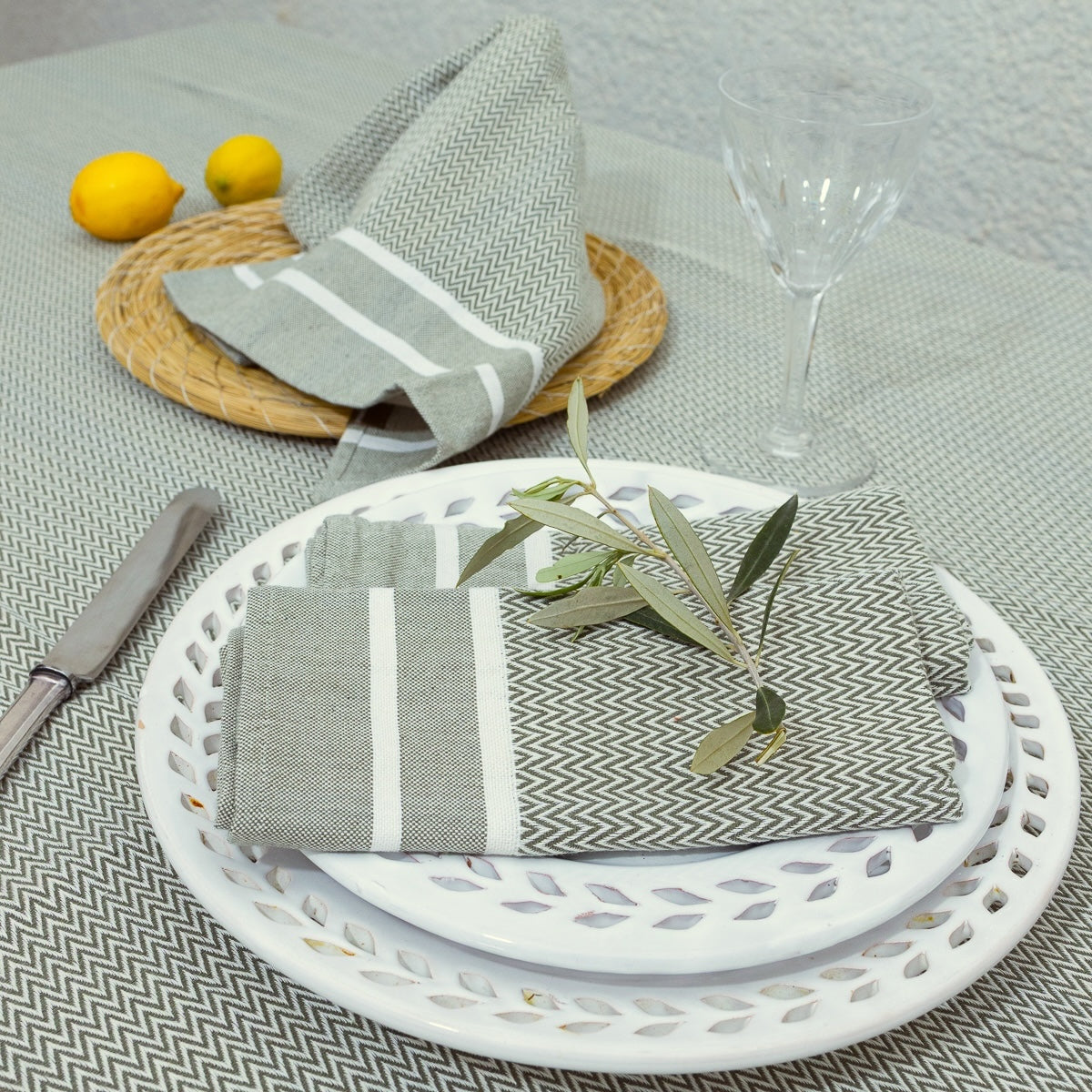 Nappe + 4 serviettes coton 150x250 SIENNA vert olive