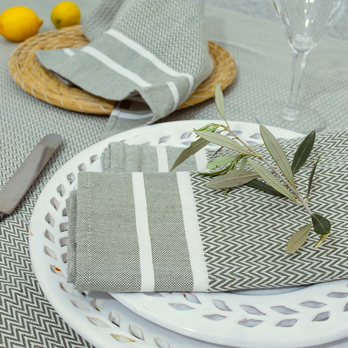 Nappe + 10 serviettes coton 160x400 SIENNA - vert olive