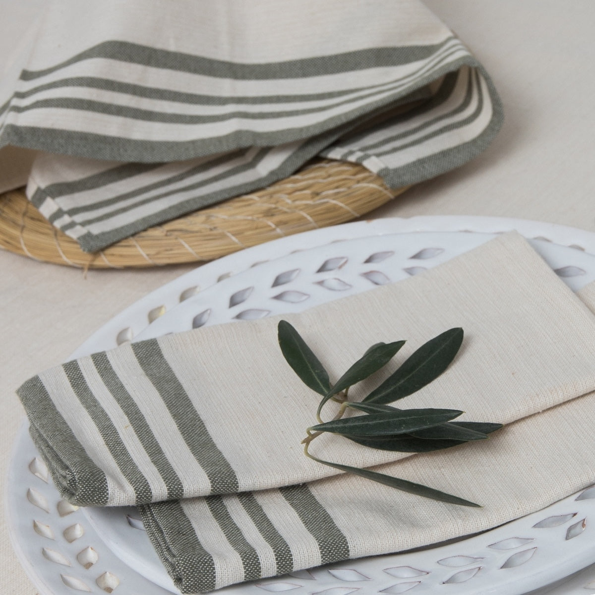 Nappe + 10 serviettes coton 180x400 GUETARY - beige lin / vert olive