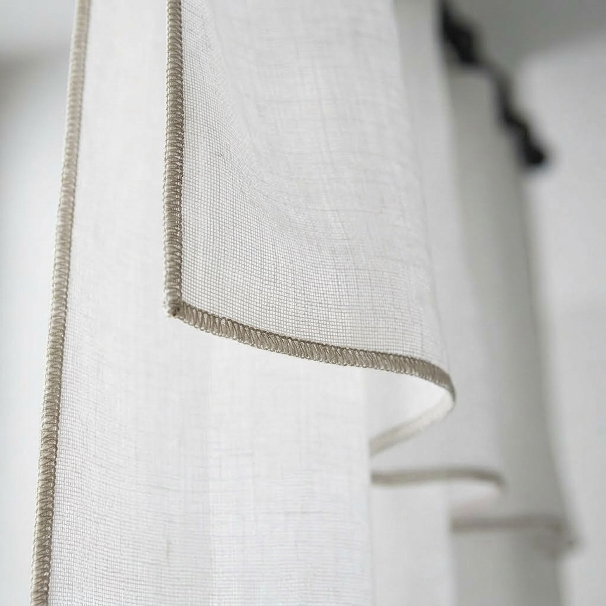 Voilage panneau (x2) voile de coton bio 140x290 BRUMA - blanc / grège
